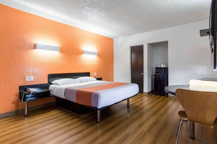 Room 11 of 30