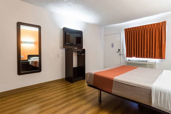 Room 14 of 30