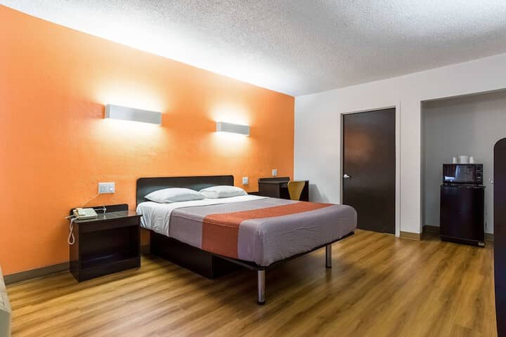 Room 8 of 30