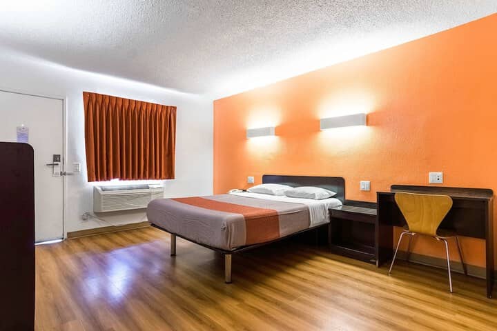 Room 10 of 30
