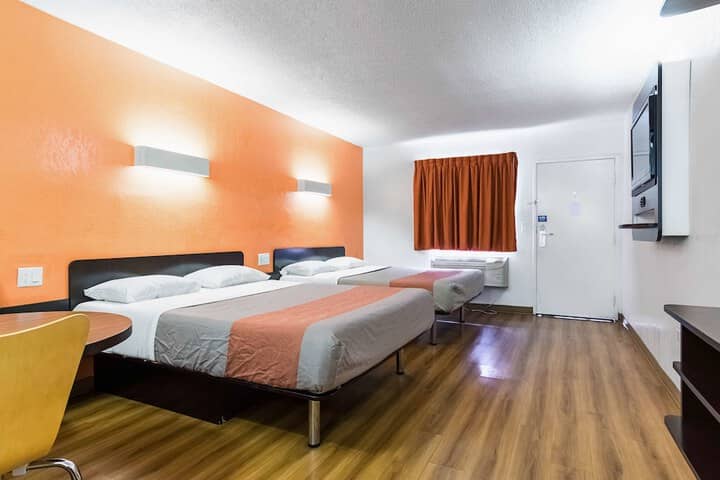 Room 16 of 30