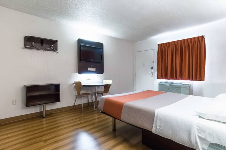 Room 12 of 30