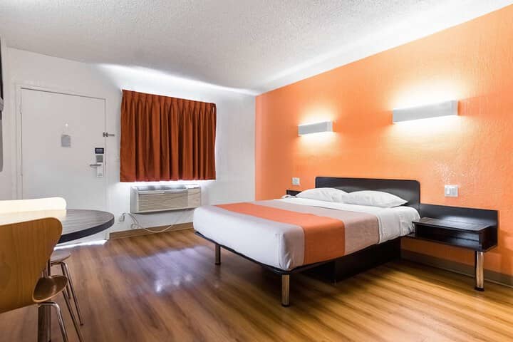 Room 13 of 30